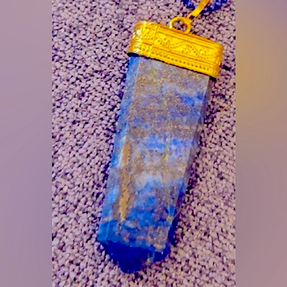 Vintage Necklace Lapis lazuli point pendant, embossed goldtone cap, blue chain